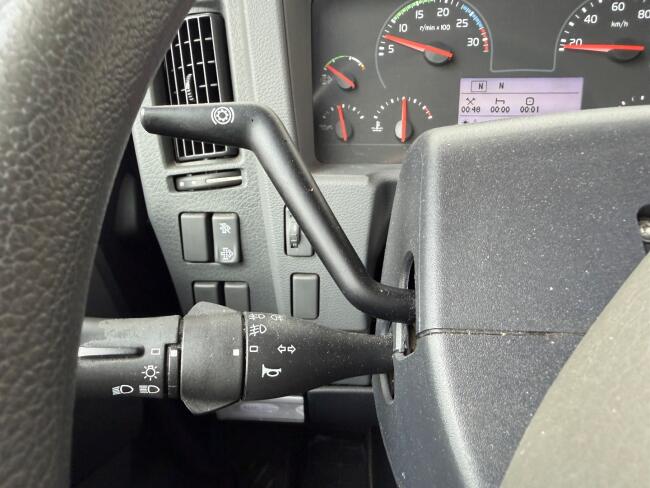 Volvo FL 12.210 Koel/Vries -Thermo King v-500 - D-hollandia Laadklep 1500KG - Smart tacho - Airco - 2 compartimenten TT 4997