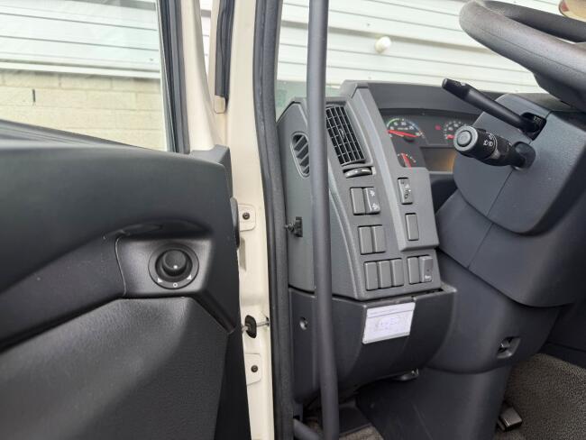 Volvo FL 12.210 Koel/Vries -Thermo King v-500 - D-hollandia Laadklep 1500KG - Smart tacho - Airco - 2 compartimenten TT 4997