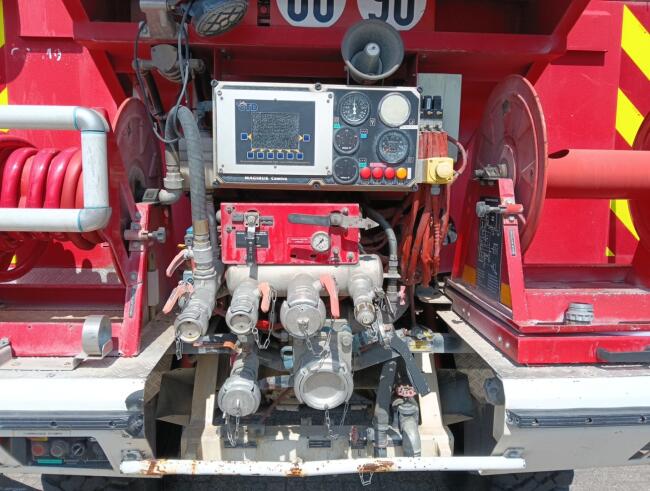 Unimog U 5000 4x4 - Mercedes-Benz (type 437.4) 4.000 ltr - Hydraulische Lier 6.t., Winch -Feuerwehr Doppelkabine,Uberrollkafig TT 4953